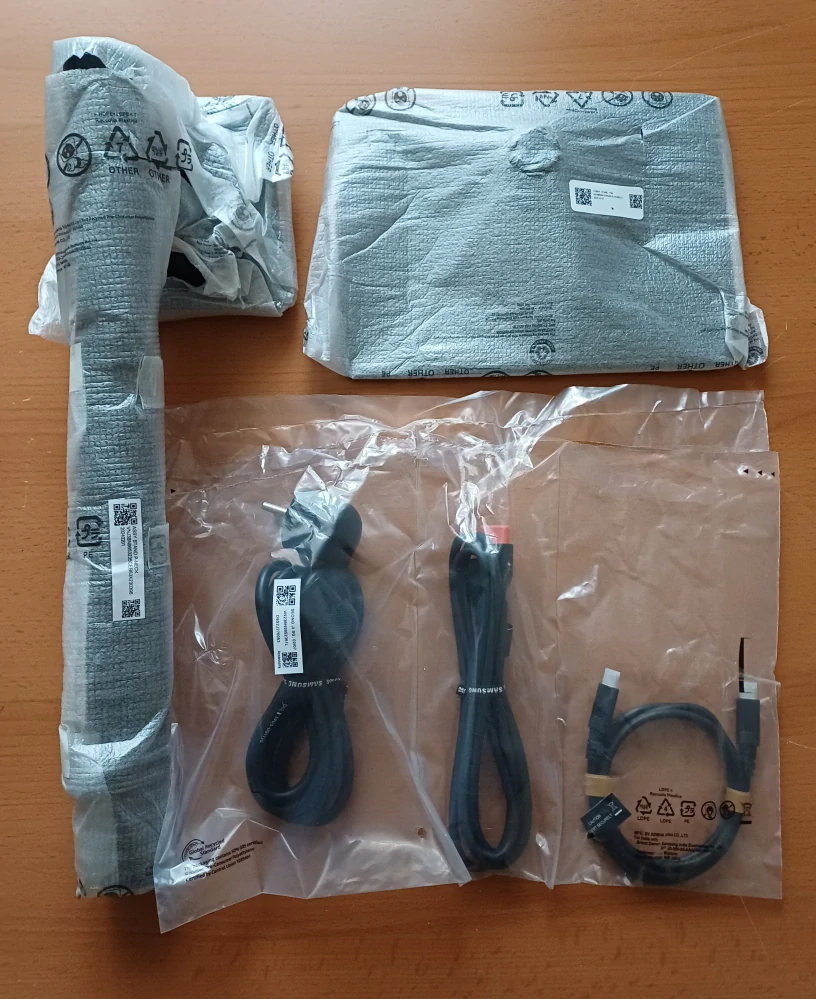 Samsung S27A600UUU – 27" QHD IPS USB-C HUB  Profesionální monitor 