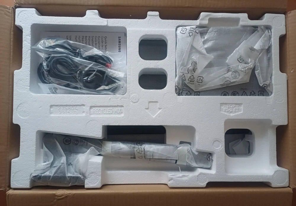 Samsung S27A600UUU – 27" QHD IPS USB-C HUB  Profesionální monitor 