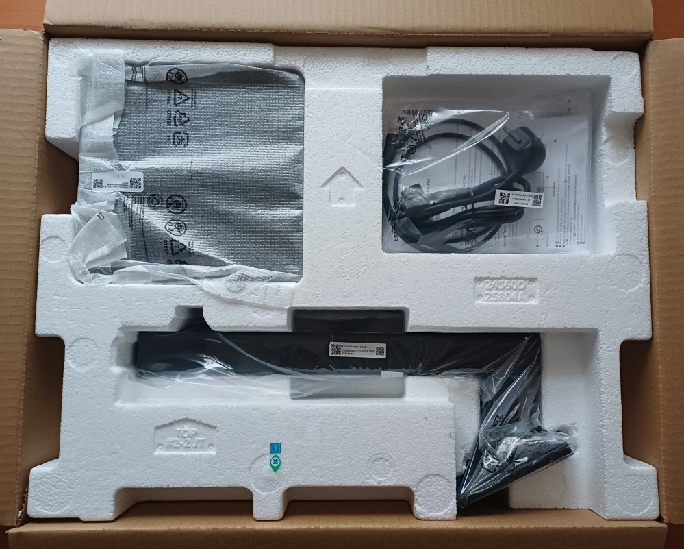 Samsung ViewFinity S6 – S24D600UAU – 24" QHD IPS / 100 Hz  USB-C HUB Profesionální monitor 